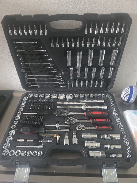 Mala de ferramentas 215 pcs nova