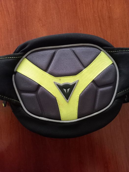 Bolsa  Dainese  de cintura  como nova usada 2 vezes