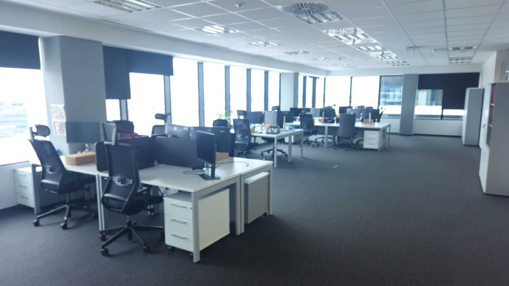 sprzedam biurka, fotele, kontenerki