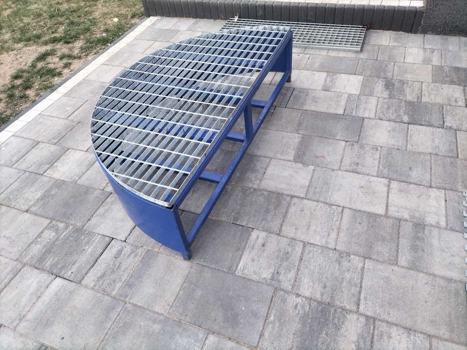 Podest metalowy 127 cm szerokość