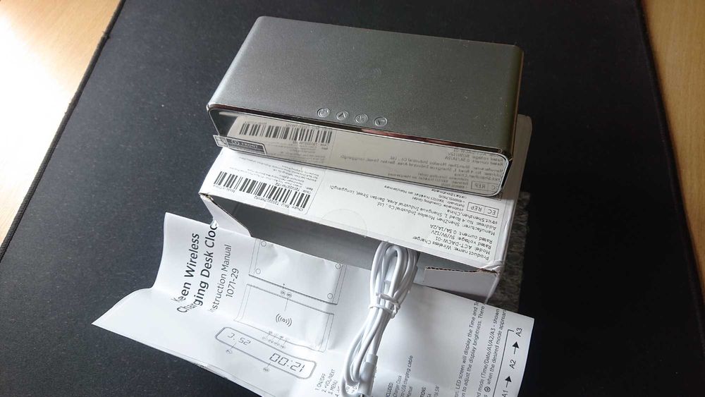 Настільний годинник будильник ЗУ