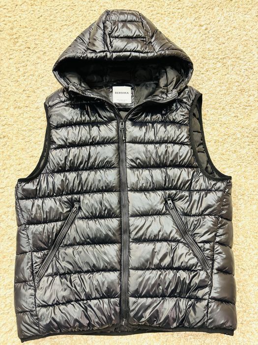 Жилетка BERSHKA чорна