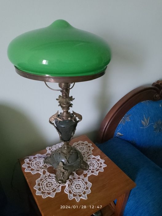 Бронзовый антикварный светильник.