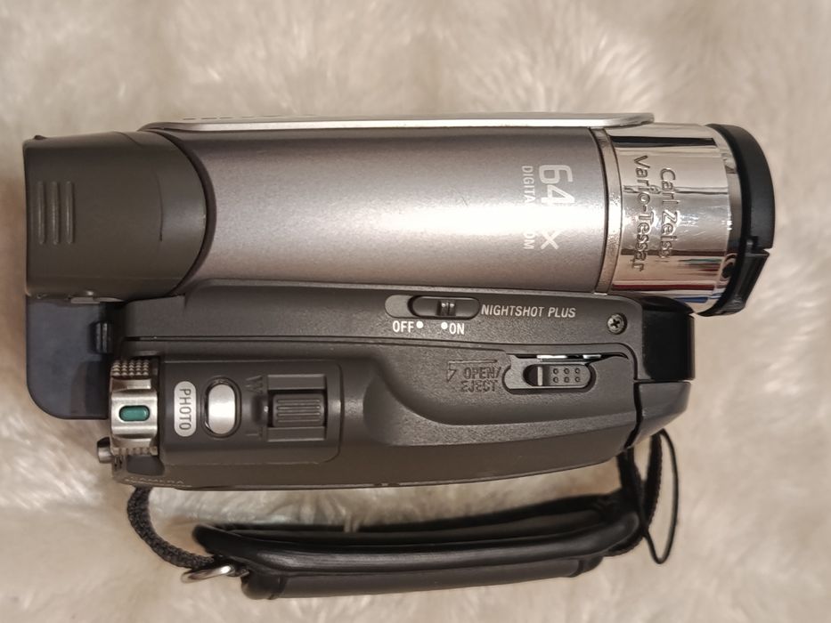 Видео камера Sony Handycam DCR-HC23