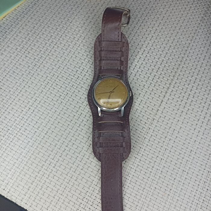 Zegarek DOXA antimagnetic lata 50