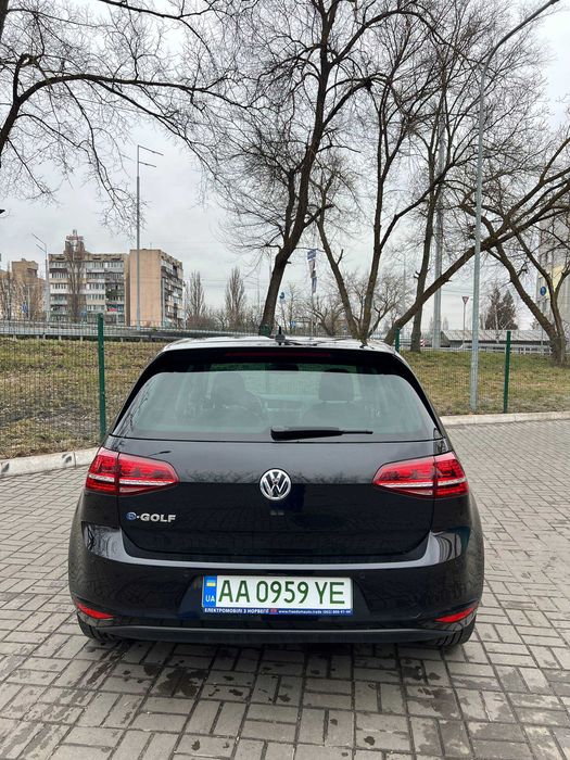 Оренда електромобіля Volkswagen e-Golf Highline