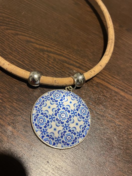 Colar cortiça e azulejo português