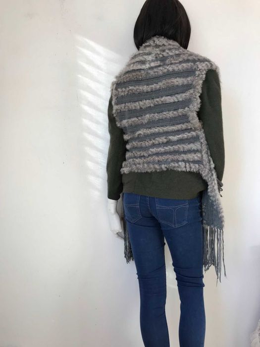 Szary szal kamizelka z futra z królików Phanie Mode ponczo peleryna