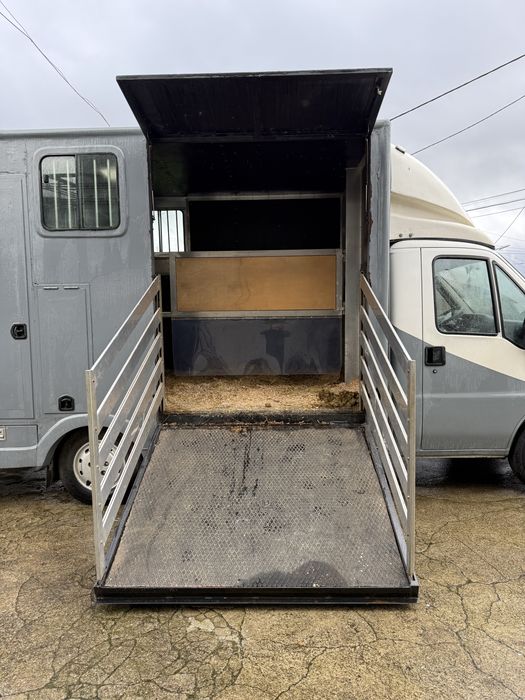 Vendo carrinha de cavalos