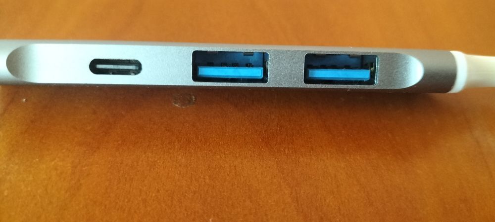 Sprzedaję przełącznik typu c i USB