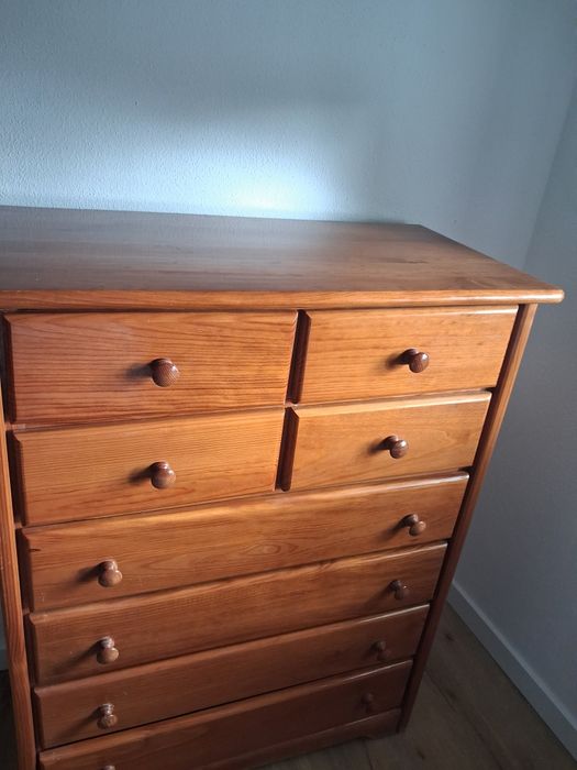 Comoda de quarto e espelho  muito bonito