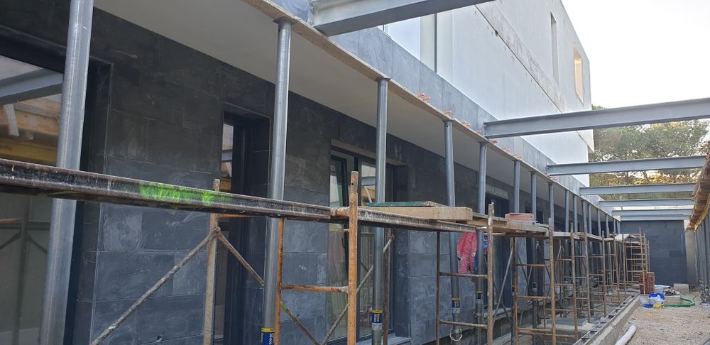 Parede em ardosia preta