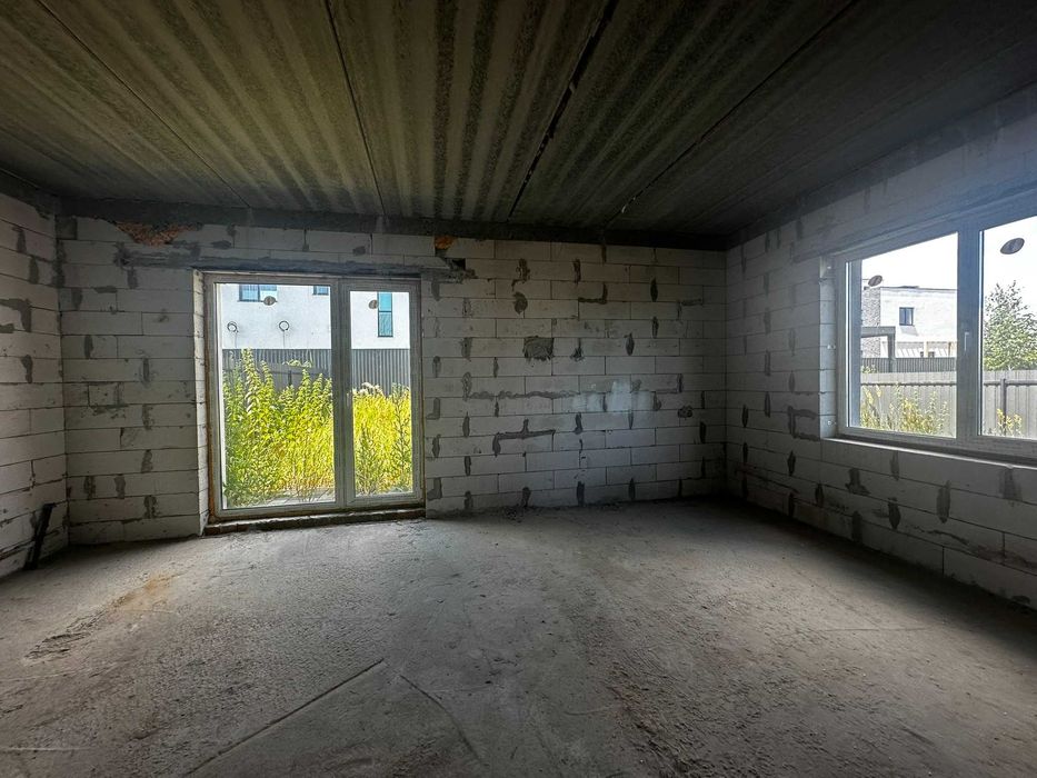 Дуплекс з великою ділянкою в Бучі