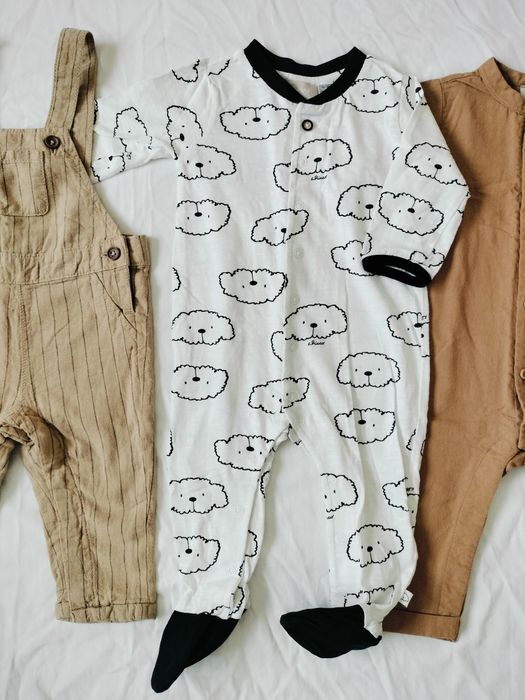 Conjunto jardineiras pijama e macacão • 6/9 meses