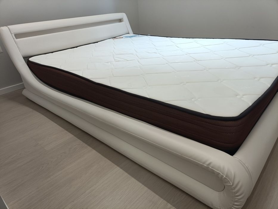 Cama de casal com led, completa