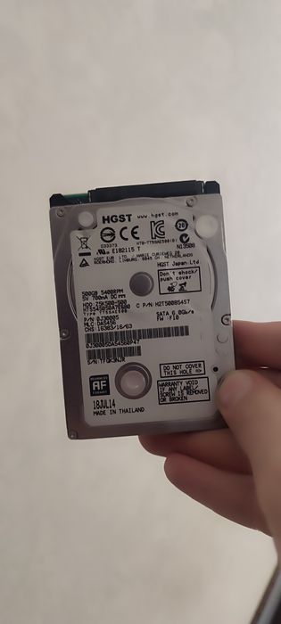 Два жорстких диска від ноутбука HGST 1тб і 500 гіг
