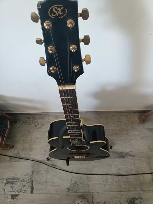 Guitarra eletrônica SX, em excelente estado