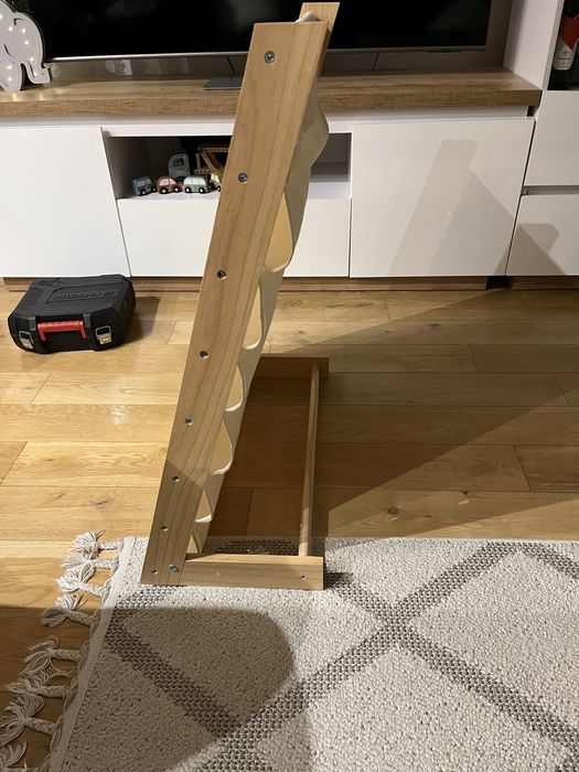 Stojak na ksiazki dla dzieci