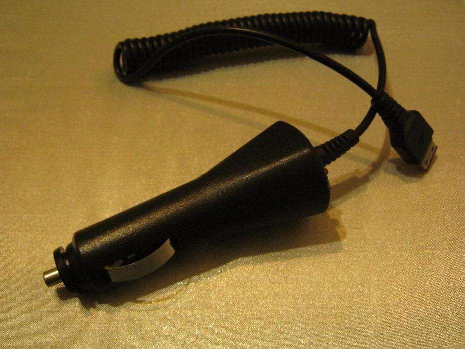 Автозарядное устройство от прикуривателя