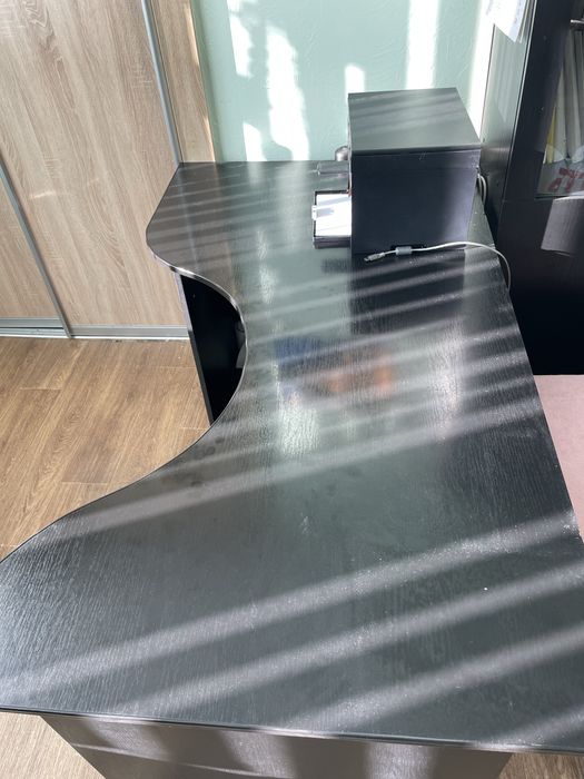 Стіл офісний і тумбочка