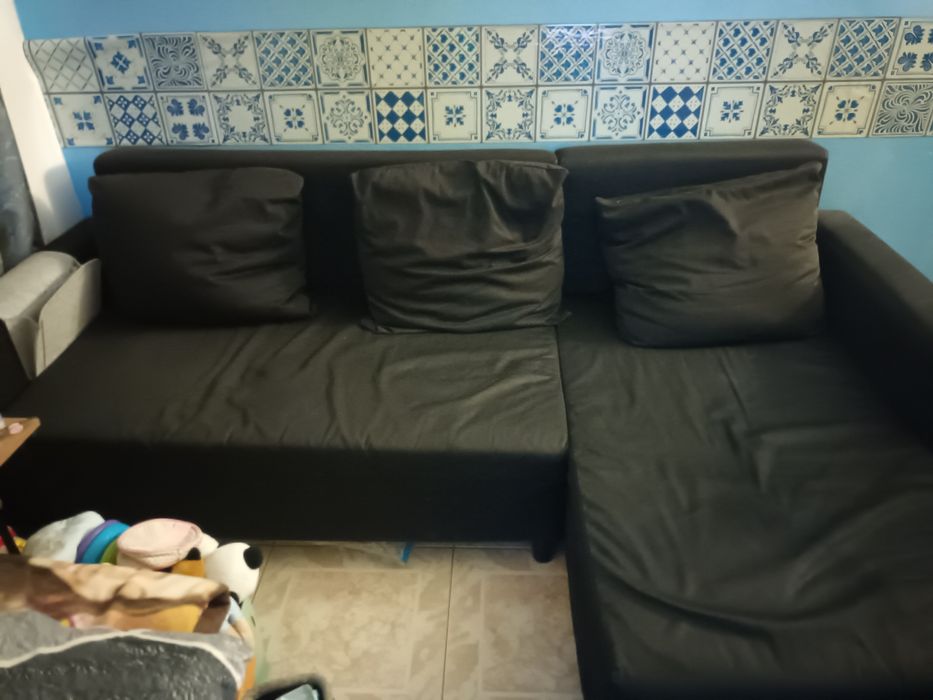 Sofá chaise long, com cama e arrumação