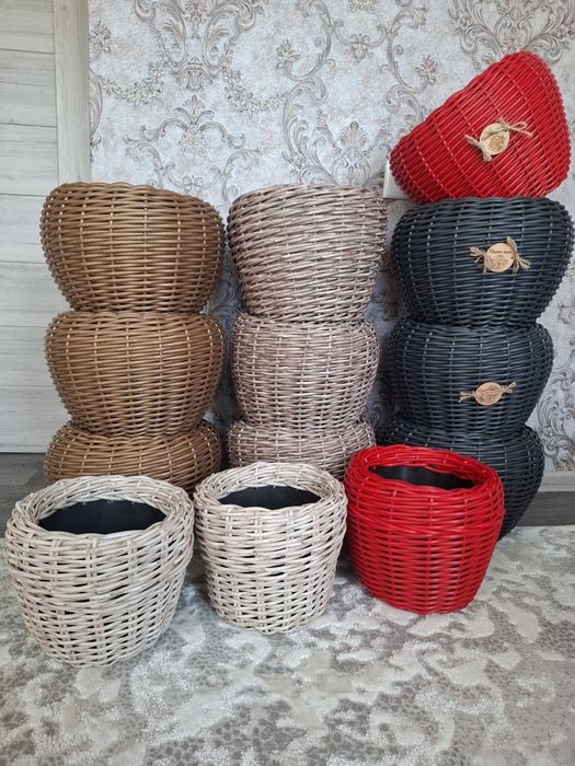 Кашпо із штучного ротангу