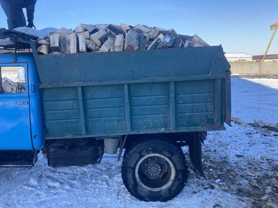 Рубані дрова твердих порід