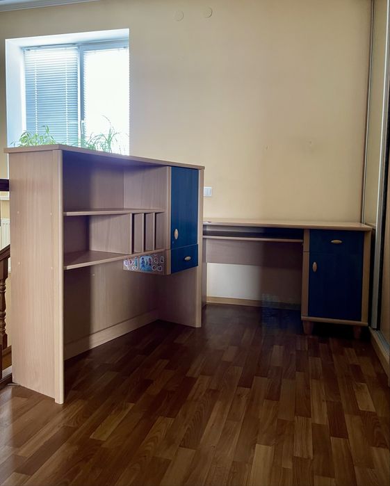 Меблі дитячоі кімнати стіл/комоди