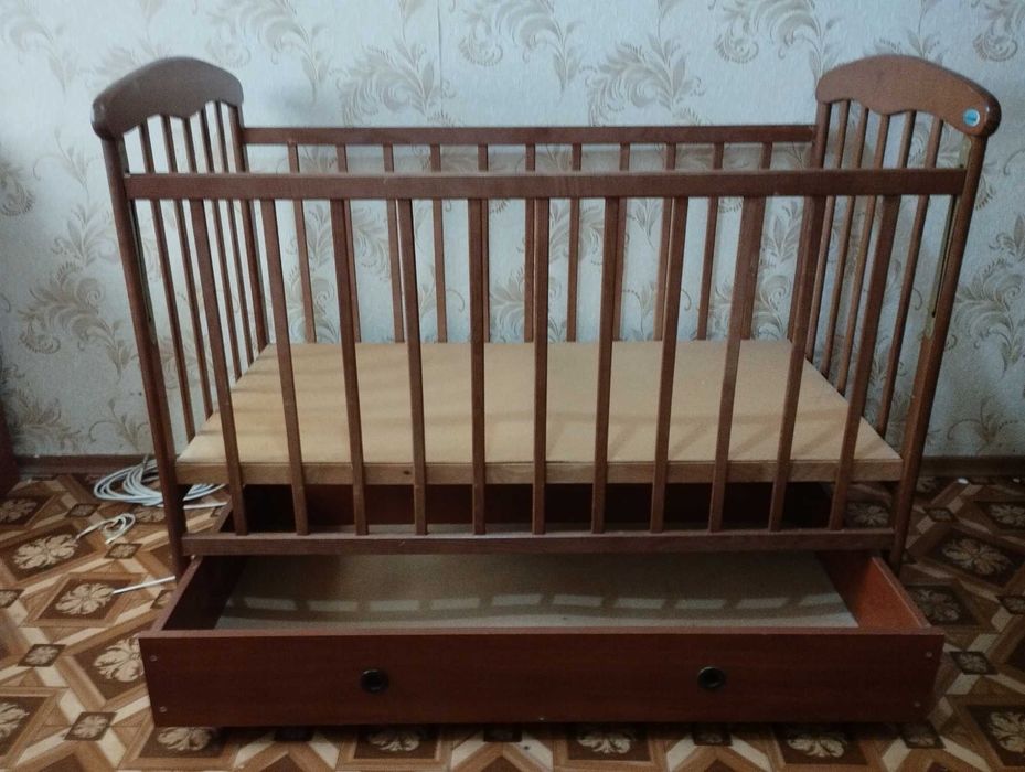 Продам детскую кроватку