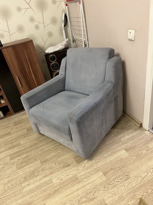 Продам диван та 2 крісла.