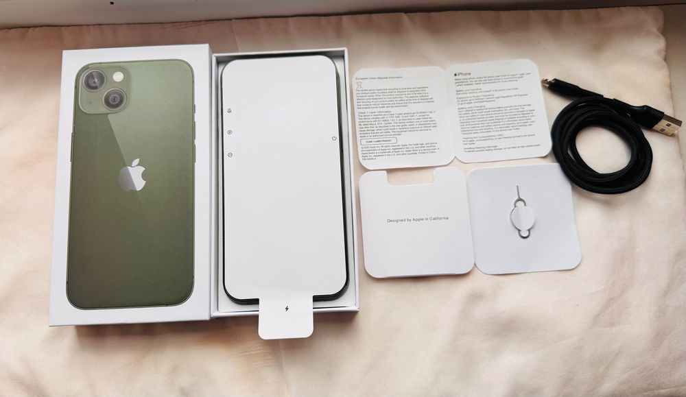 iPhone 13 на 128 ГБ в идеальном состоянии neverlock