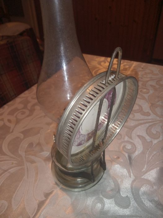 Lampa naftowa z epoki PRL-u