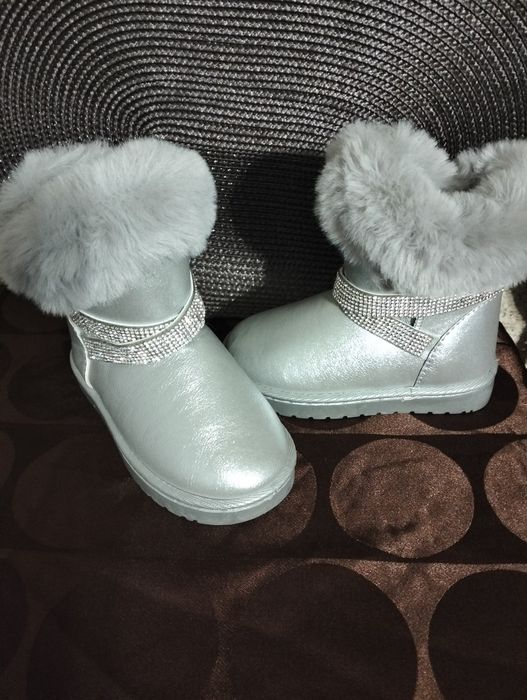 Дитяче нове Брендові взуття.