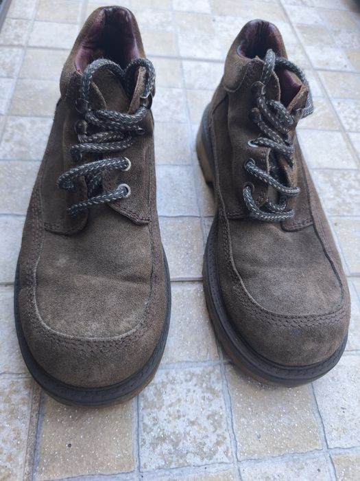 Botas castanhas de  camurça