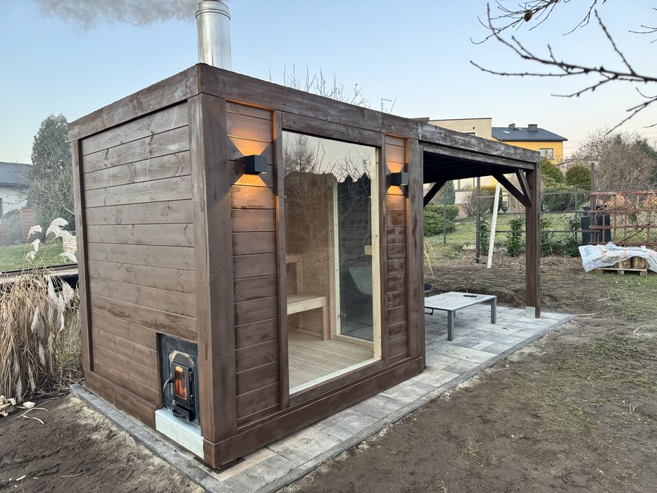 Sauna ogrodowa z miejscem na balie jacuzzi sauna balia jacuzzi