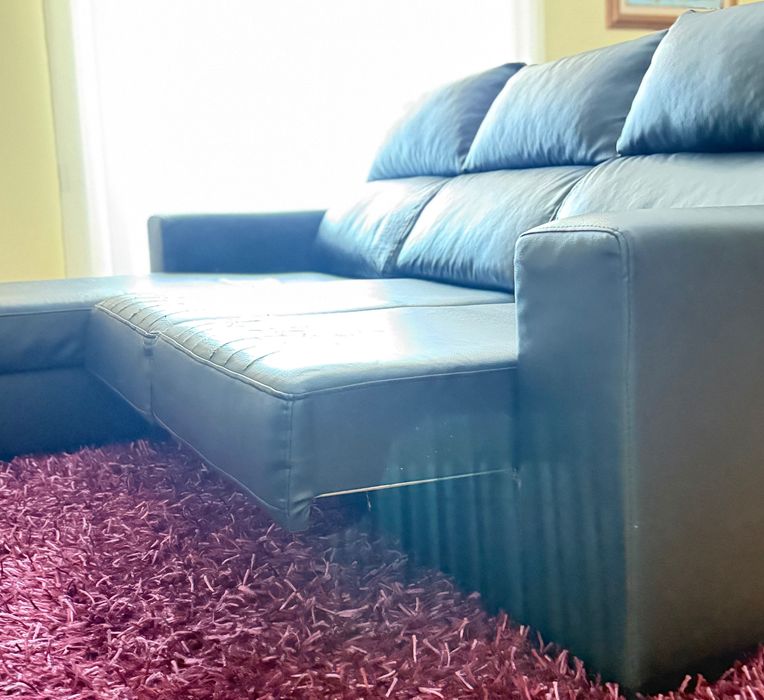 Vende-se Sofá Preto 3 lugares com Chaise Longue