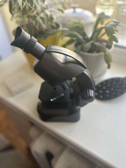 Мікроскоп дитячий (Китай) з підсвіткою та набором для дослідів