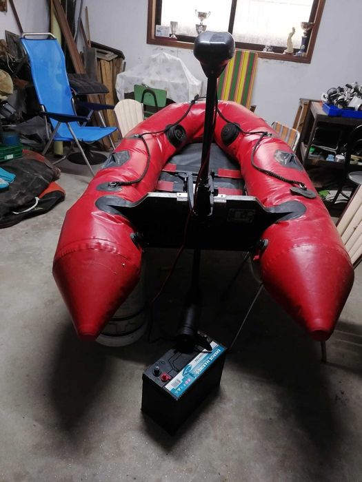 Barco insuflável + motor