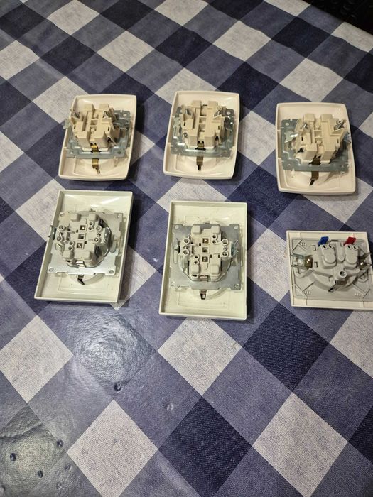 Tomadas,nunca foram usadas.Conjunto das 6