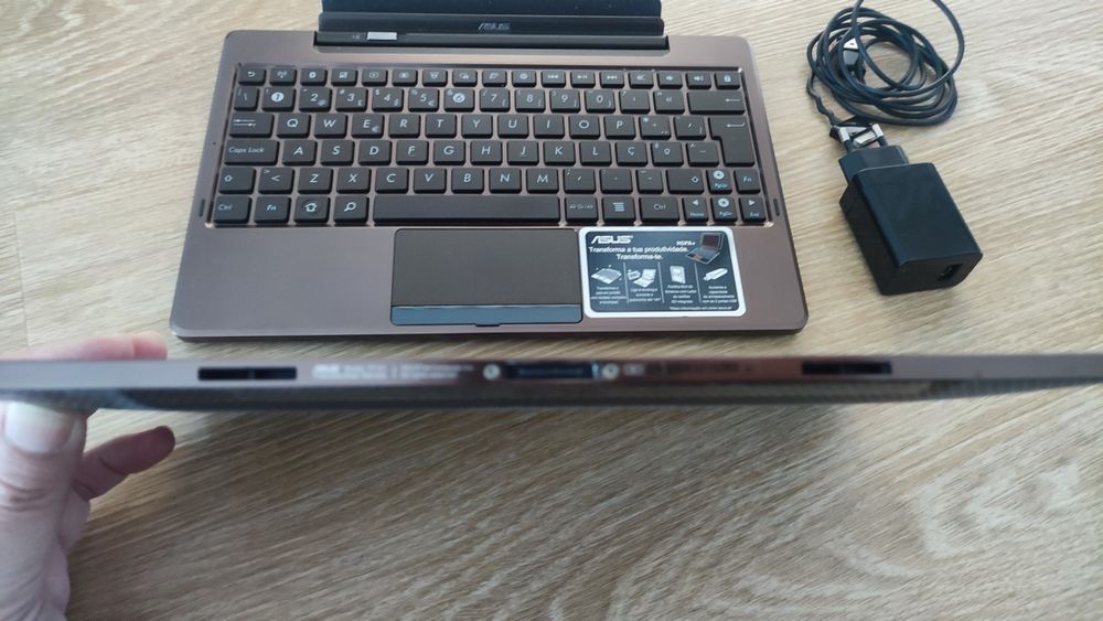 Tablet Híbrido ASUS TF101G