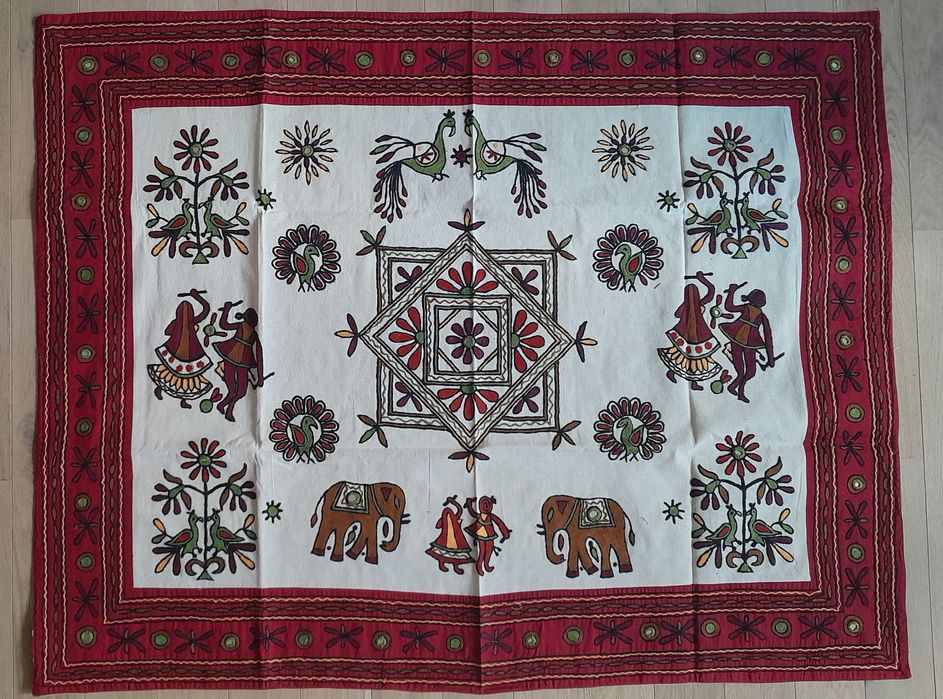 Pano indiano/ Toalha em linho bordado à mão-comp-  1,12m- larg 87cm