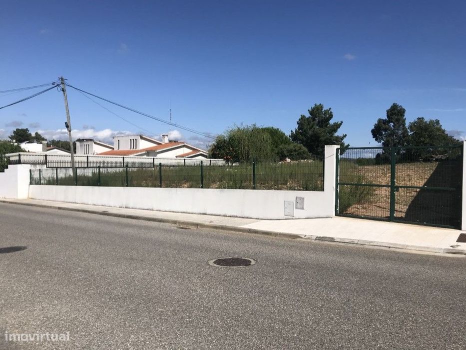 Lote de terreno urbano todo murado e vedado