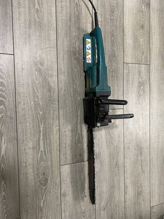 Пила ланцюгова Makita UC4051A (2 кВт, 400 мм)