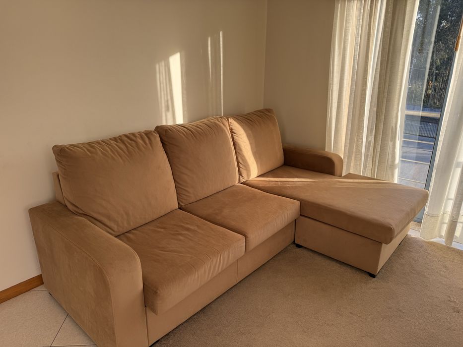 Sofá 3 lugares cor camel