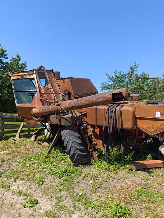 Нива СК 5 М,+ ще є різні запчастини до ниви ,+ще є жатка на 5 м