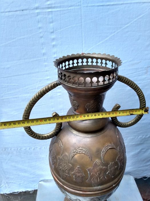 Miedziany wazon dzban na wodę