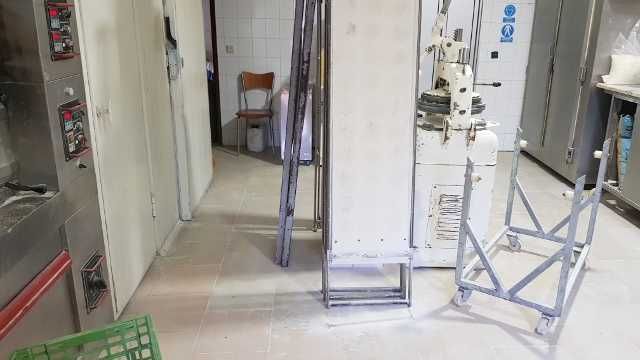 ESTABELECIMENTO COMERCIAL / PADARIA e PASTELARIA Equipada – 132 M2 + Estacionamento – Aguada de Baixo