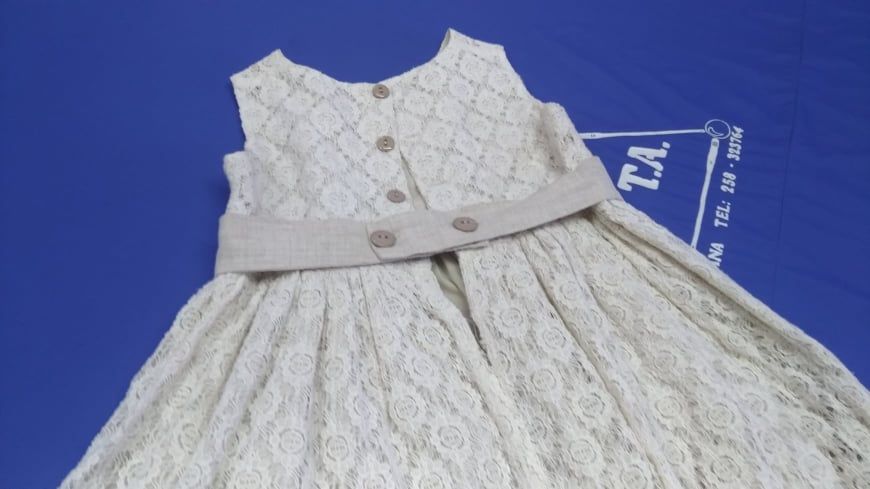 Vestido de criança para cerimónia (quase) novo! USADO 1 VEZ APENAS!