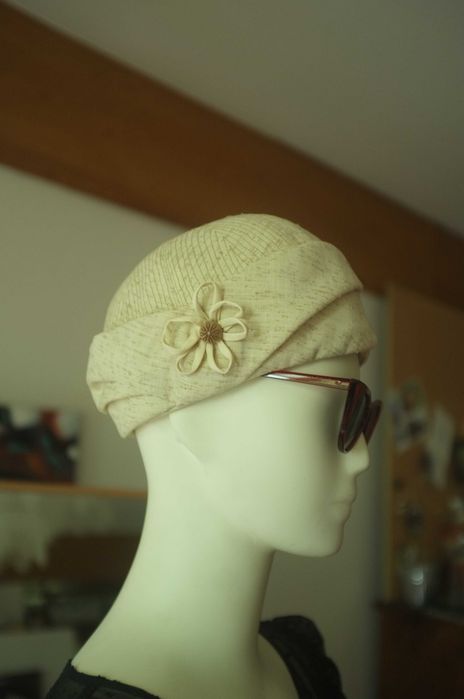 jasny kremowy turban toczek letni real vintage od modystki ecru retro