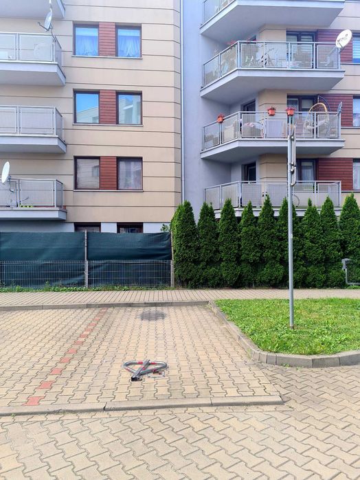 Wynajmę miejsce postojowe  ul. Radzikowskiego 106A